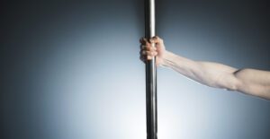Lire la suite à propos de l’article Mains glissantes en pole dance : comment y remédier ?